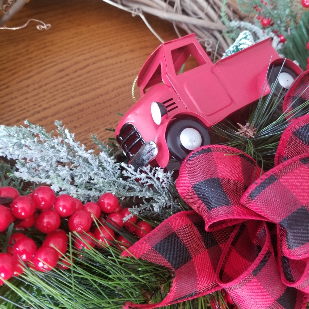 Handmade Christmas buffalo plaid Truck wreath - Picture 3 of 3